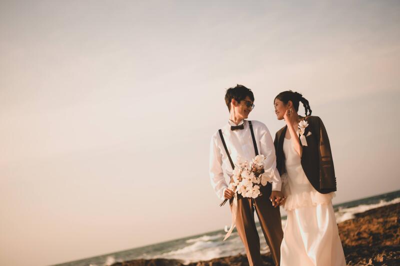 サングラス×ジャケット×夕陽