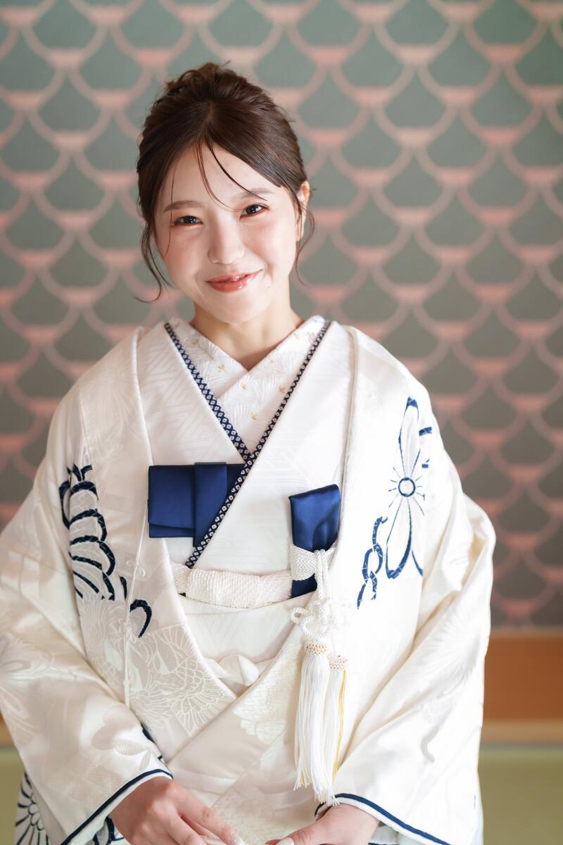 白無垢にネイビーの差し色