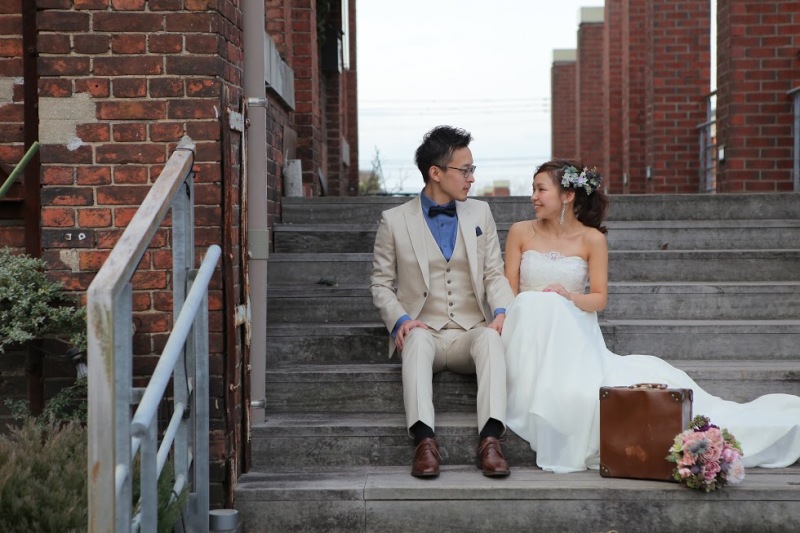 トランクやブーケを添えて