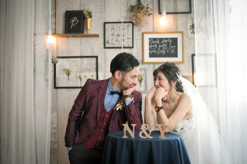 続いてドレス姿をスタジオで撮影