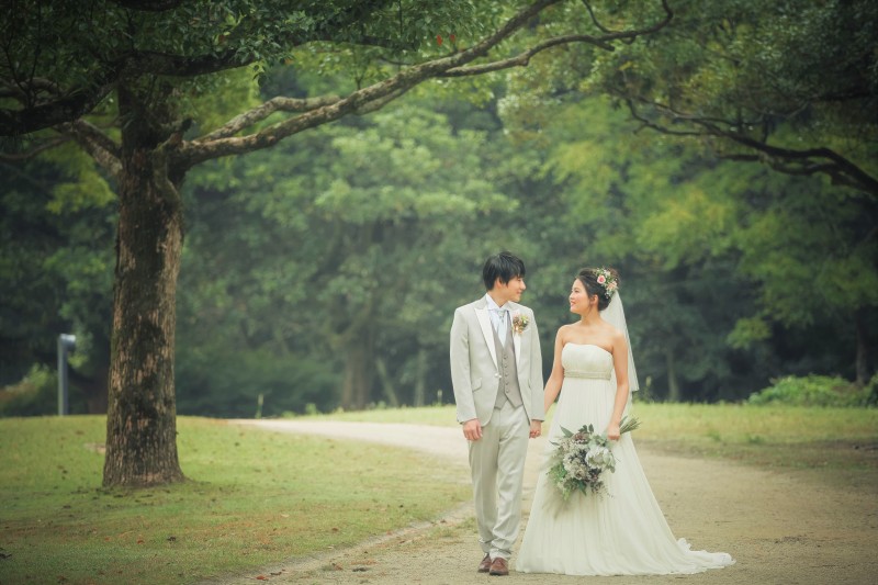 森の小道を散歩