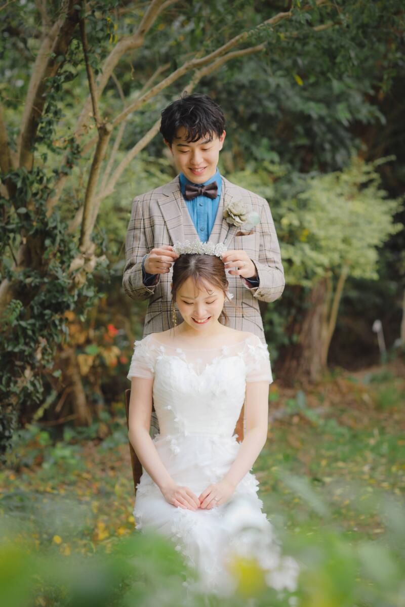 新郎様につけてもらうティアラ