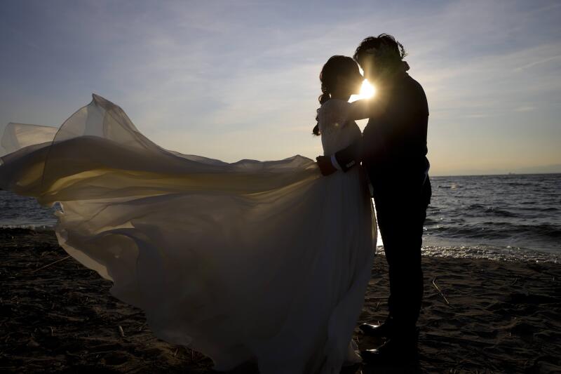 夕日をバックにシルエット撮影