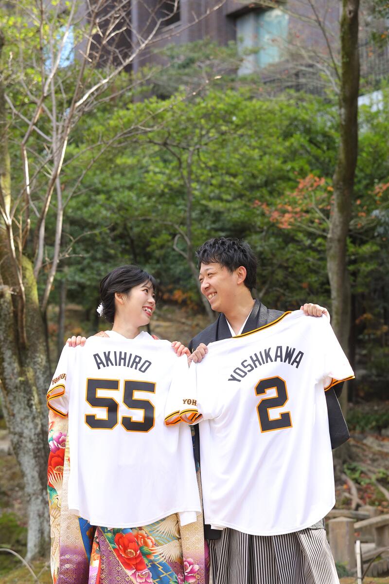 持込のユニフォームを手に