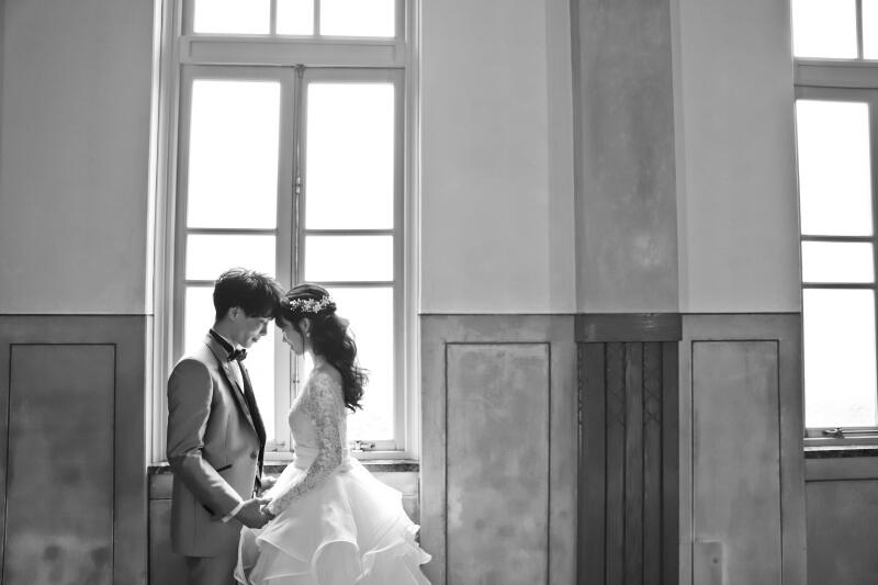 ロマンティックにおでこコツンポーズ