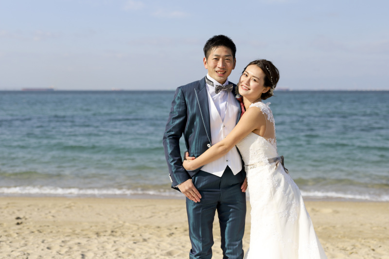 寄り添って笑顔で