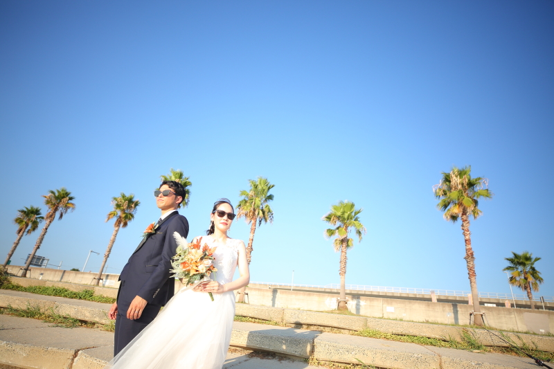 ヤシの木の下で