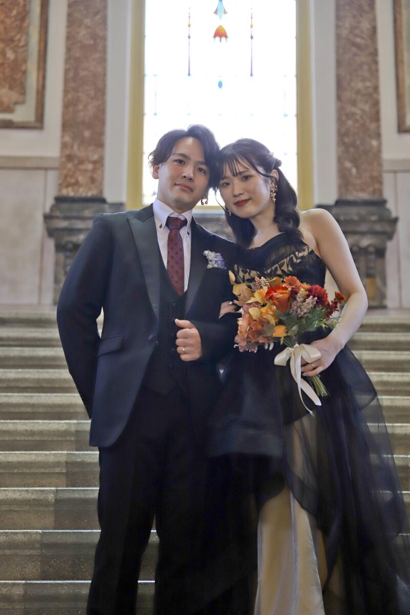 ブラックドレスとタキシードで洋館ロケ開始