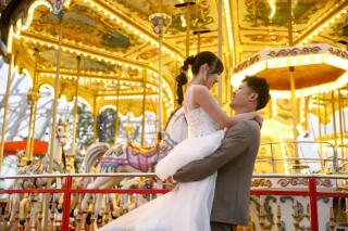 思い出の遊園地で洋装ロケーションフォト