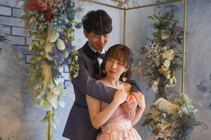 花のフレームに包まれて