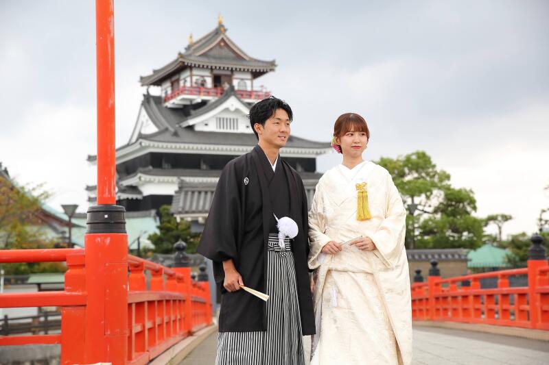 赤い橋×お城をバックに撮影開始