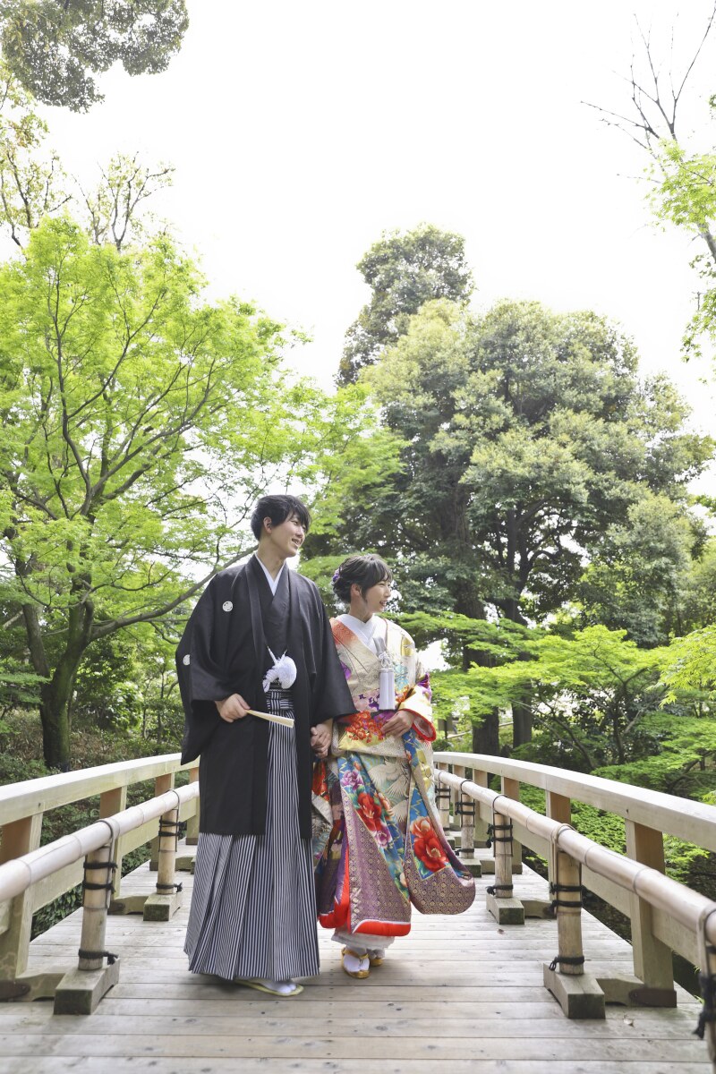 池・橋・緑・日本家屋など様々なスポットで撮影可能
