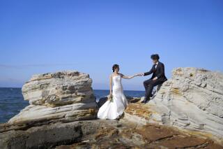 海と灯台のドラマティックフォト！野間崎海岸で叶えるウェディング前撮り