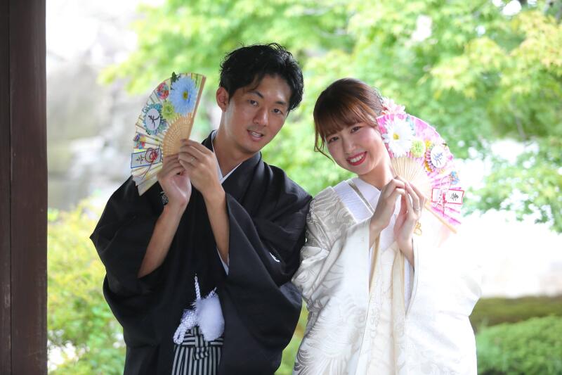 お持込いただいた扇子を使って