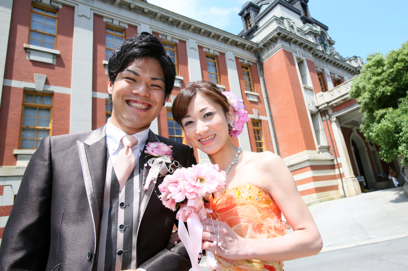 歴史ある建物をバックに☆