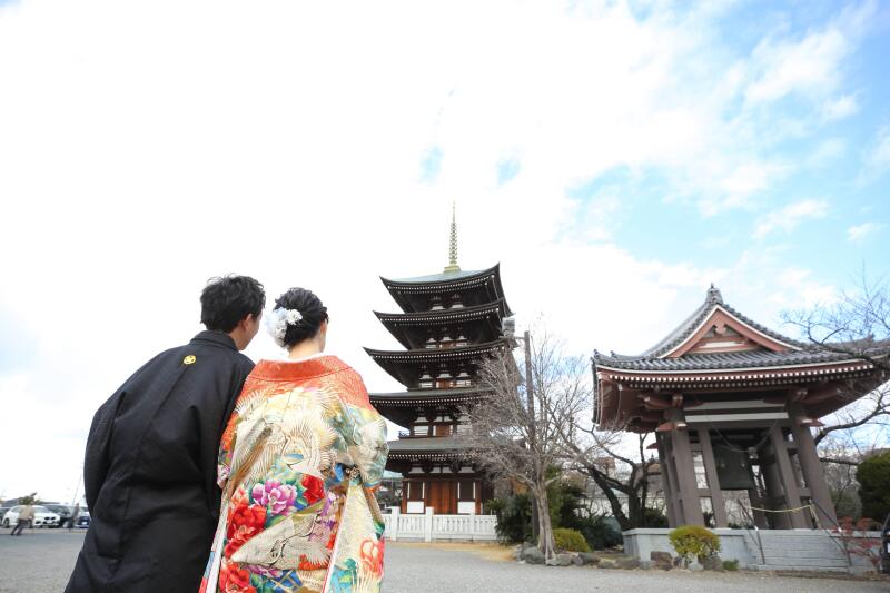 五重塔をバックに撮影開始