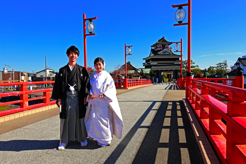 清州城をバックに