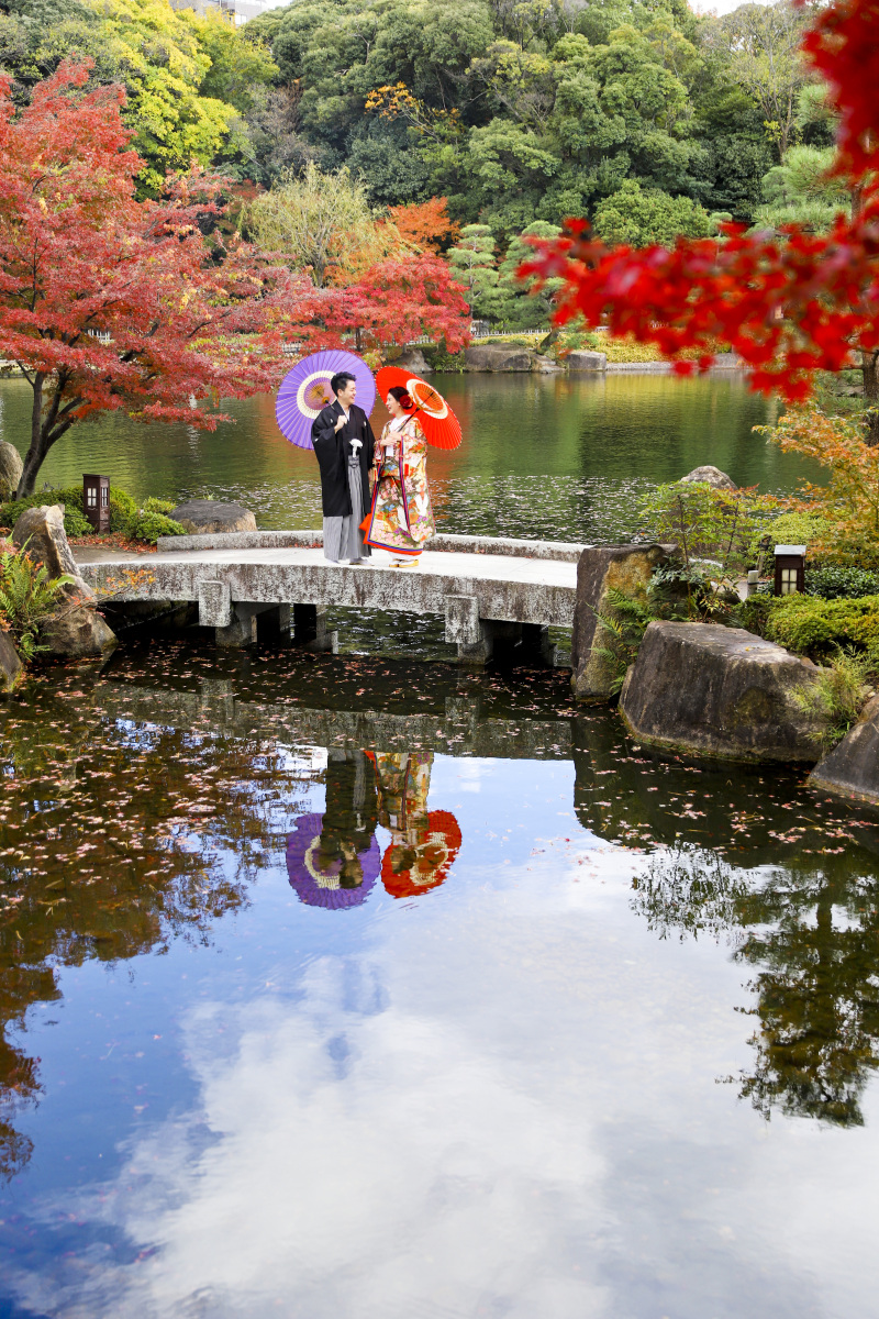 庭園シーンに和傘が合いますね