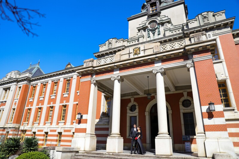 青空に映える歴史ある洋館