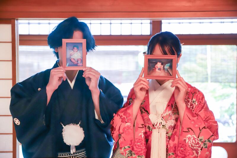 赤ちゃん時代の写真で見せる笑顔