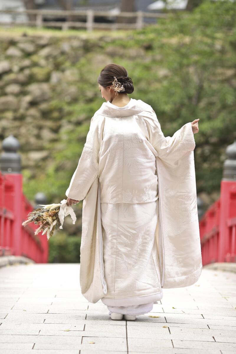 白無垢の美しさが際立つ全身