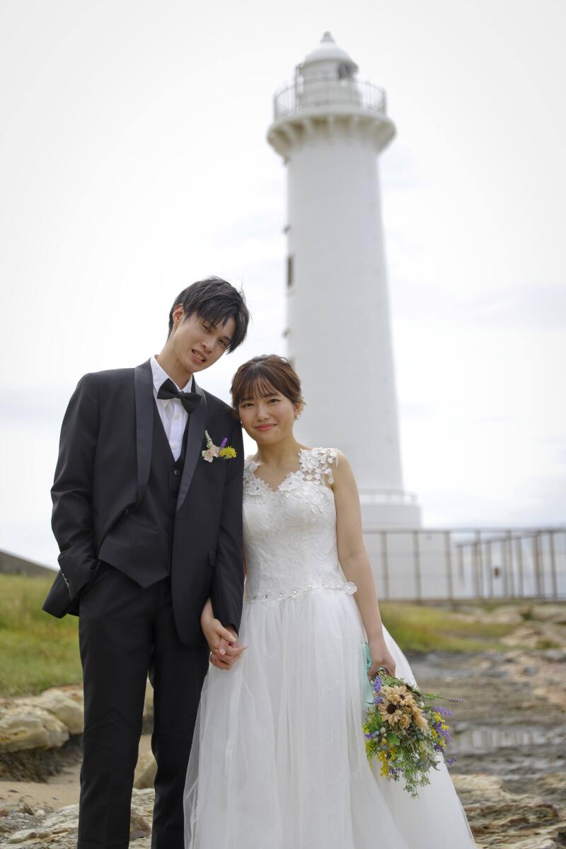 寄り添う二人の笑顔