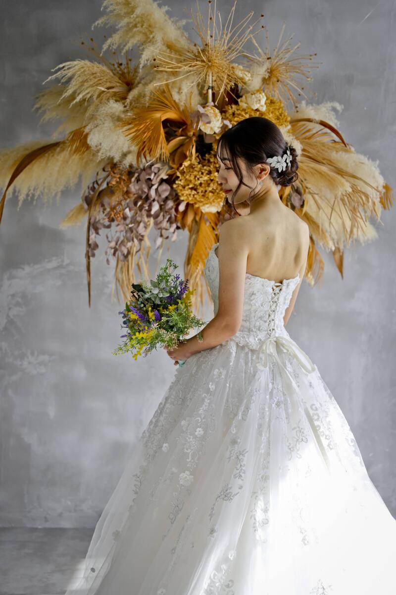 純白のバックスタイル