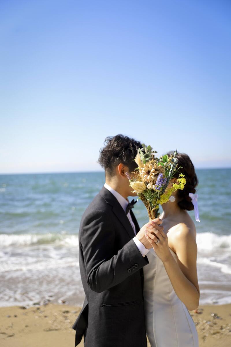 ブーケ越しの秘密のキス