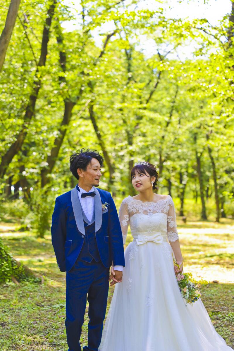 眩しい木漏れ日の中で