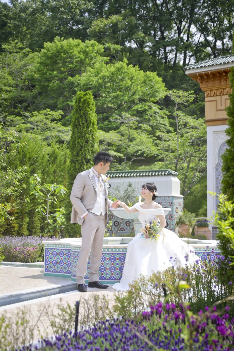 ご新婦様の手を引くエスコートシーン