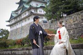 お二人の温かい空気感が伝わる名古屋城周辺での和装ロケーション撮影