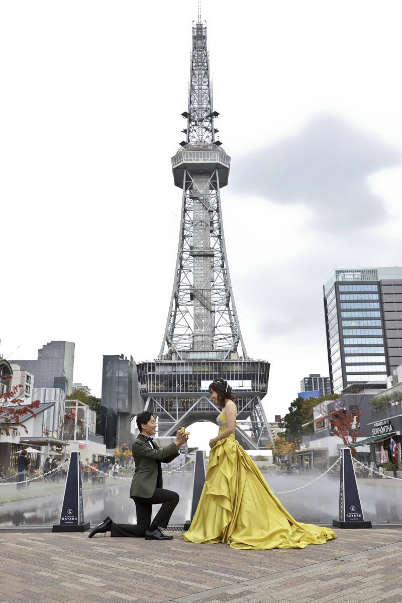 テレビ塔前でプロポーズシーン撮影