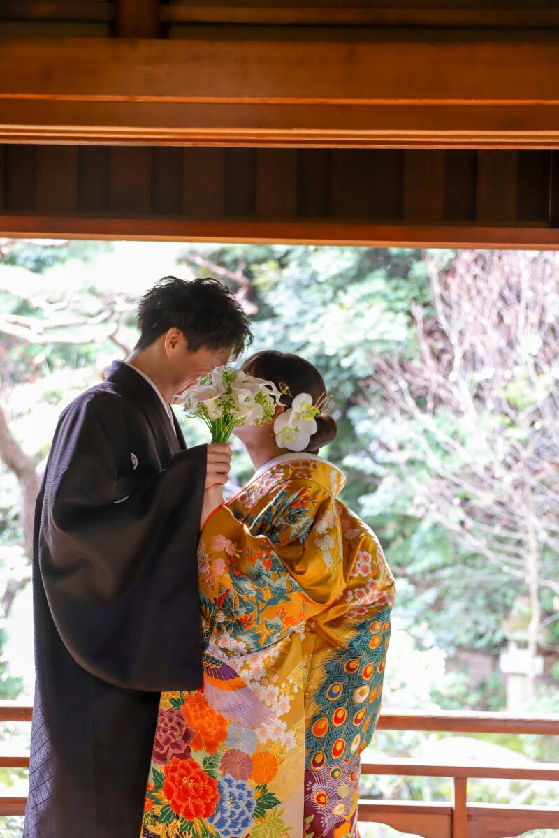 お花に隠れて、秘密のひととき