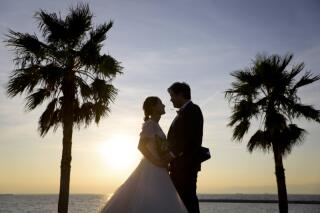 砂浜×ヤシの木のある海でのサンセットロケ