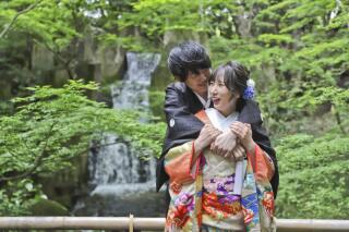 新緑鮮やかな日本庭園で和装フォト