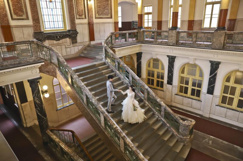 洋装に着替えて洋館へ移動して撮影開始