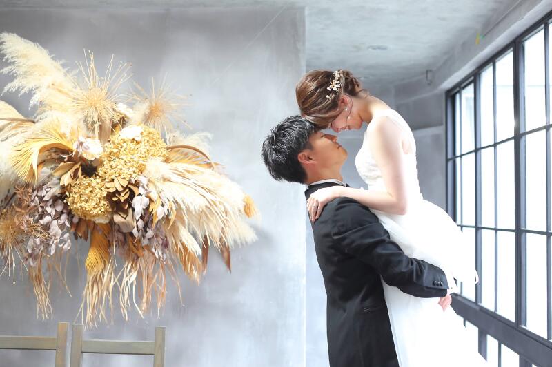 クールなオシャレスタジオでドレス前撮り