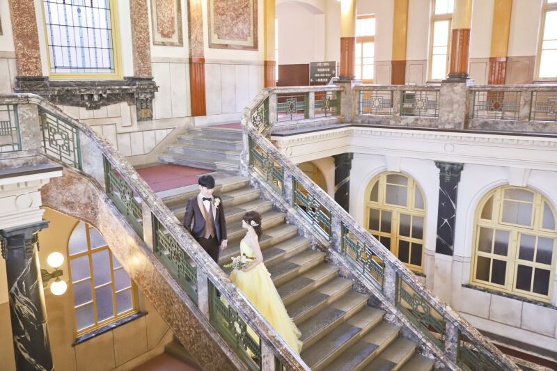 オシャレな洋館で婚礼衣装で撮るクラッシック洋館ロケーション撮影