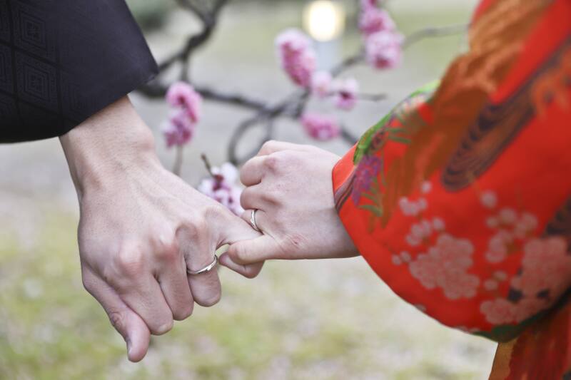 梅の前で交わす約束の指切り