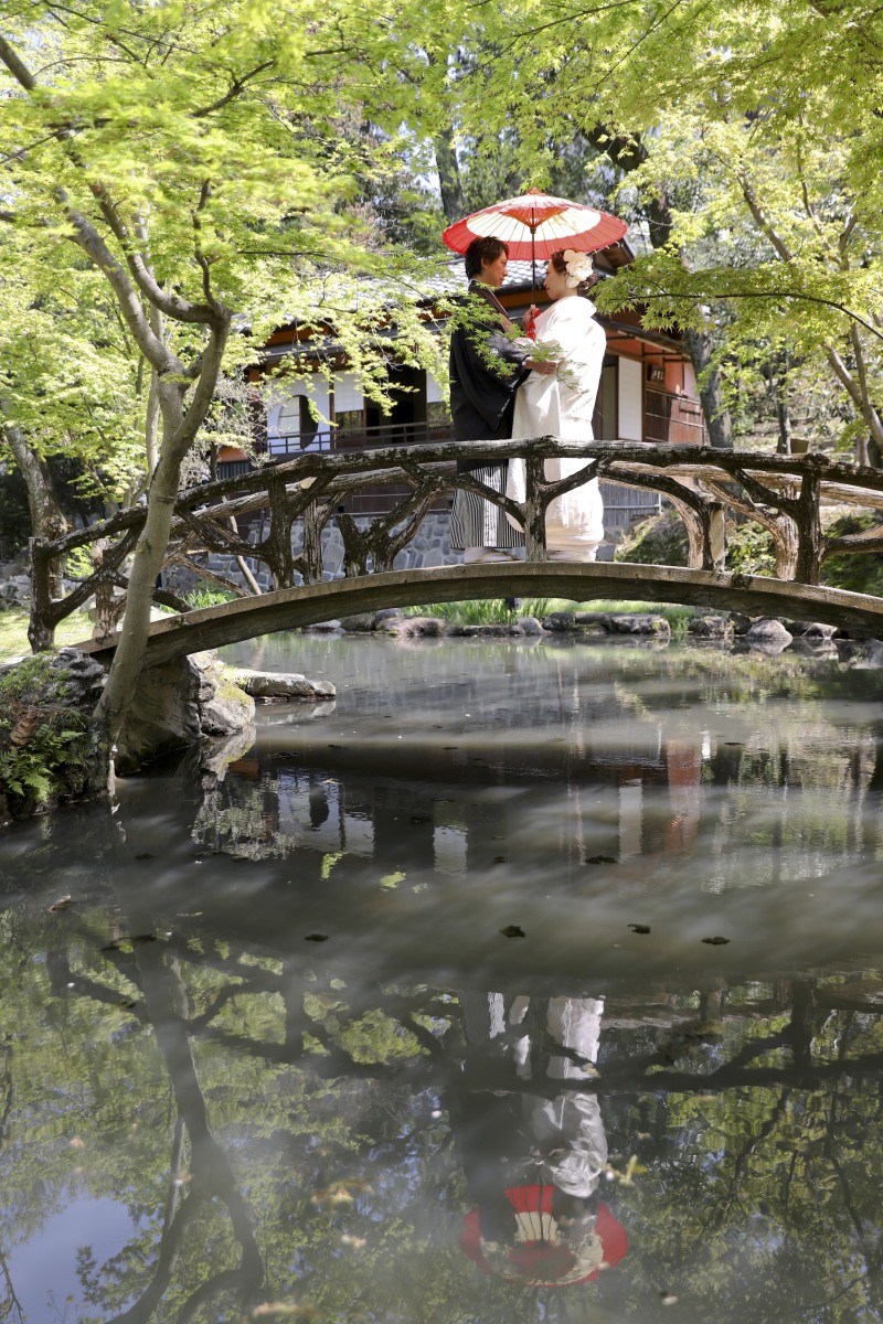 庭園にて相合傘カット