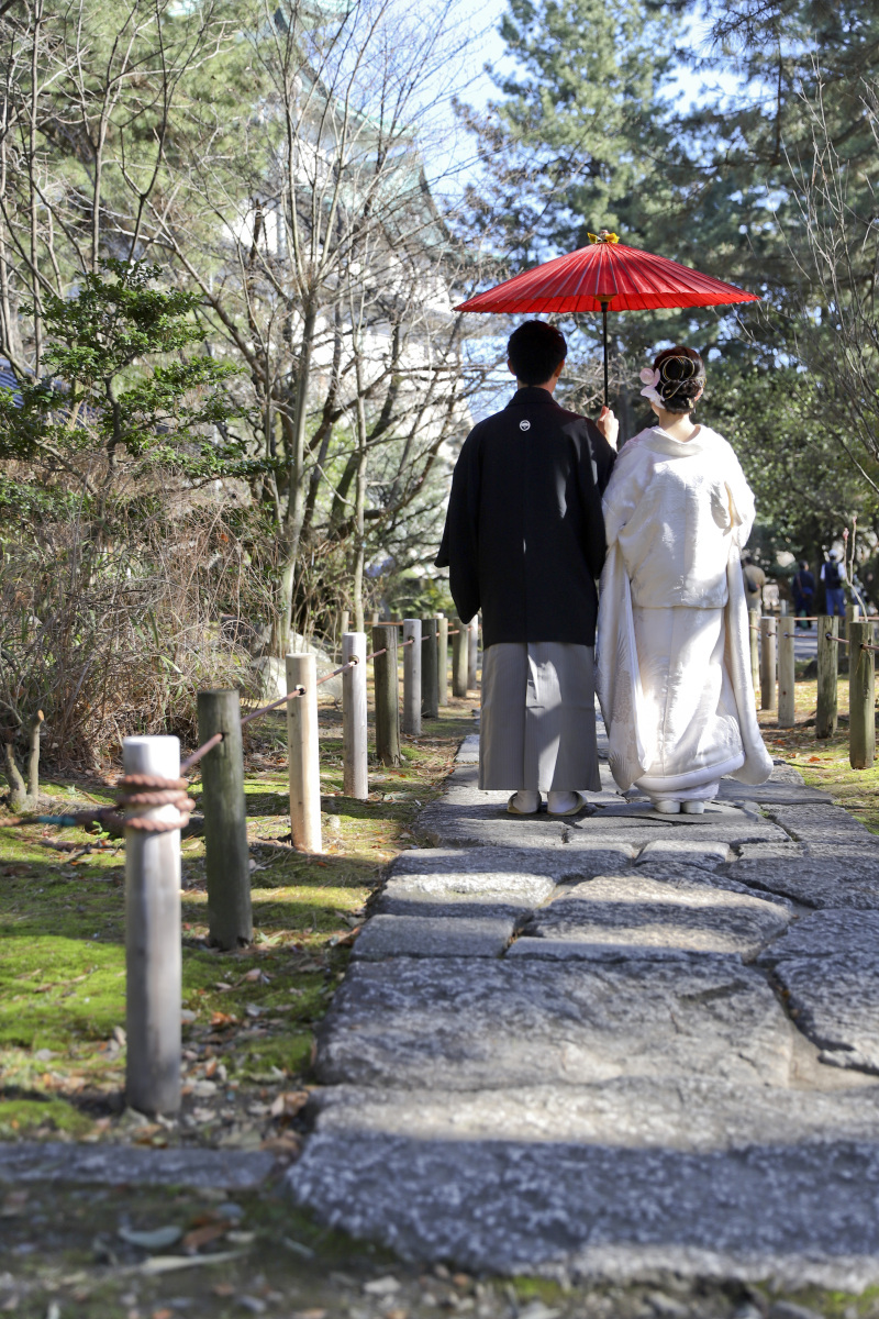 石畳の小道でお散歩カット