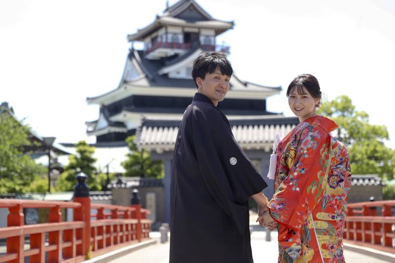 清洲城をバックに