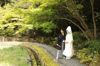 春の日本庭園にて白無垢ロケーション撮影