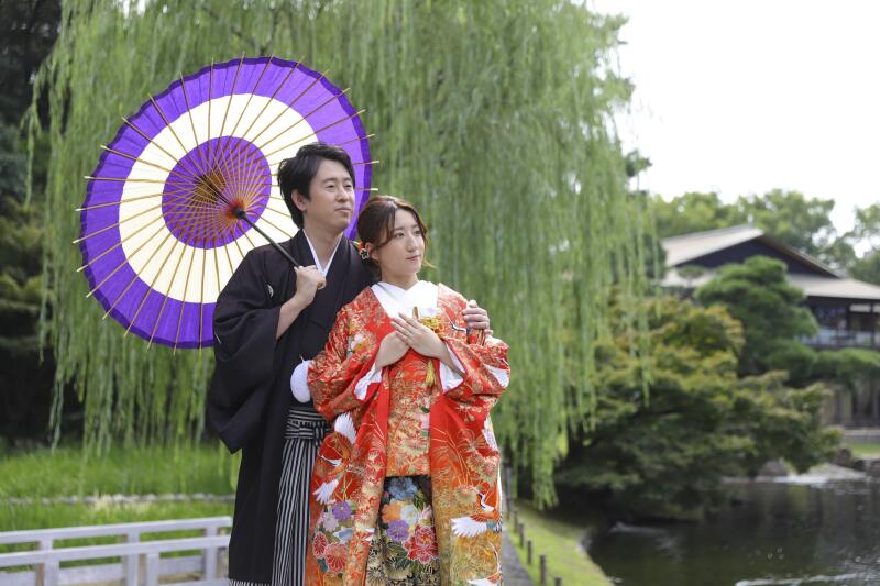 白無垢から色打掛に掛け替えて