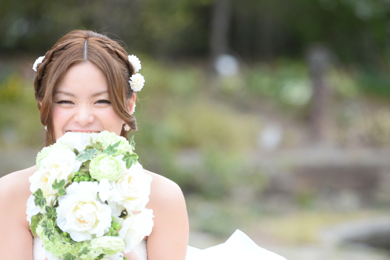 たくさんの花と一緒に洋装ロケ☆