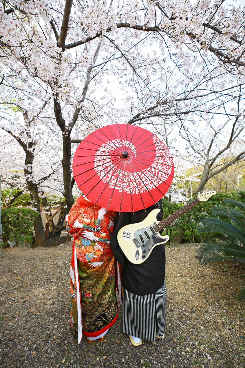 持込のギターを使って希望カットの撮影を