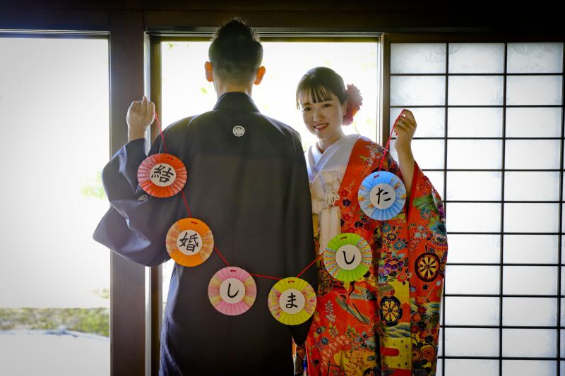 ガーランドで伝える「結婚しました」