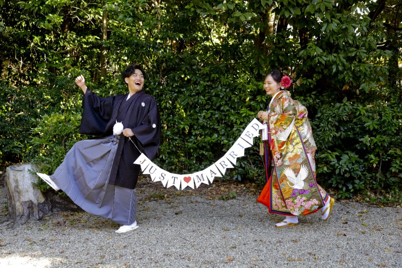 色打掛に着替えてお庭にて