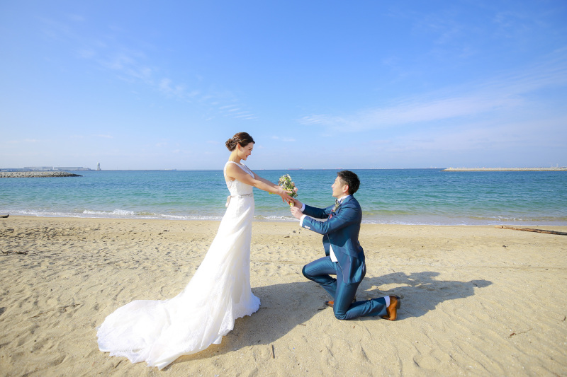 ビーチをバックにプロポーズカット