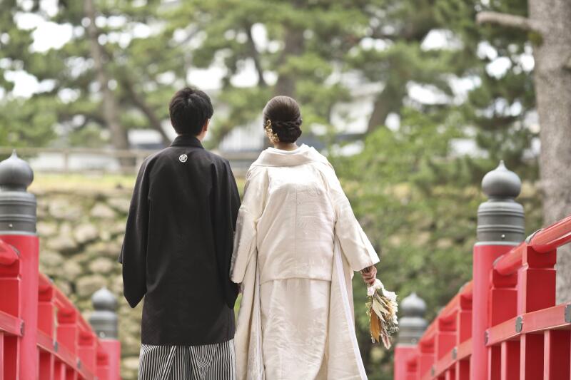 未来へ続く道を歩むお二人